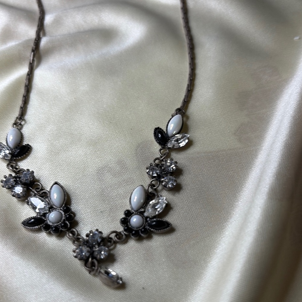 Elegant Silver and Black Necklace with Intricate Floral Design
